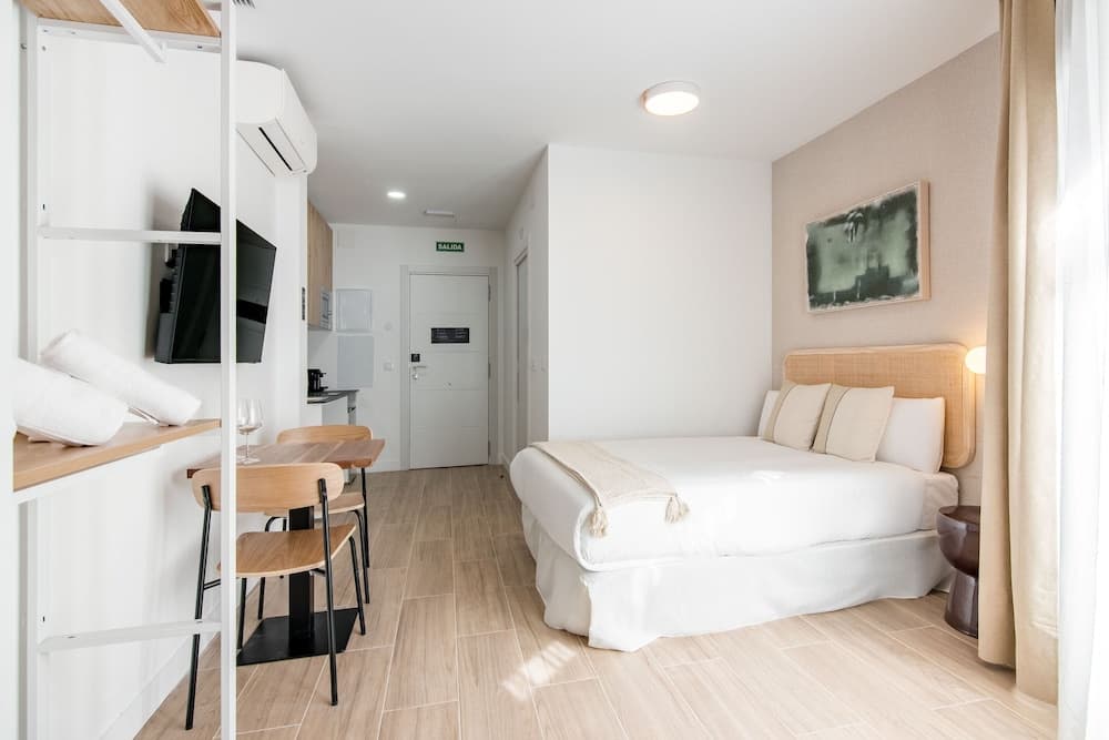 The Madrid Studios by Charming - photo 2