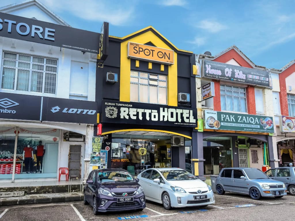 SPOT ON 89644 Retto Hotel - main photo
