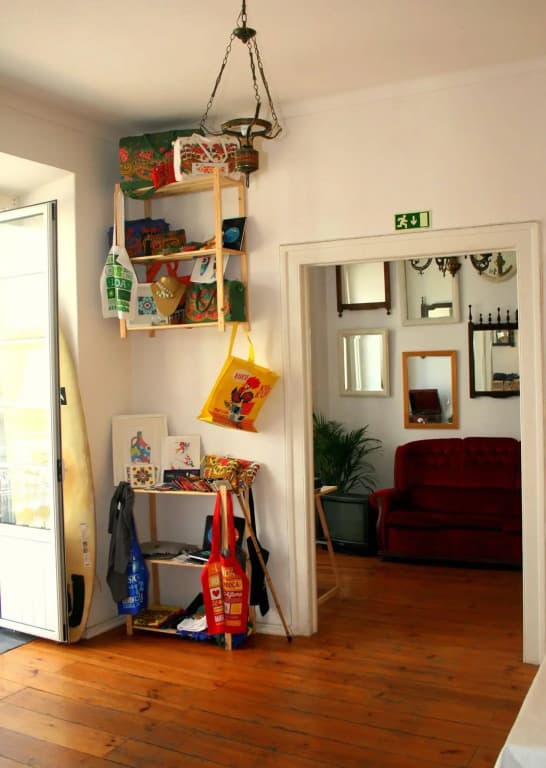 Locals Hostel & Suites - photo 13
