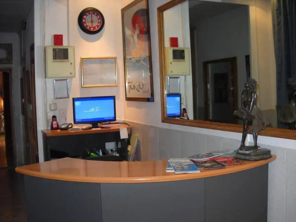 Hostal Aribau - photo 1