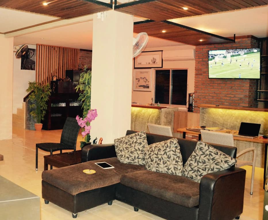 Living Room Guesthouse - photo 2