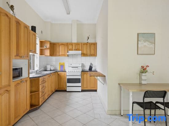 Private Room Near Bankstown Train Station & Restaurants - photo 1