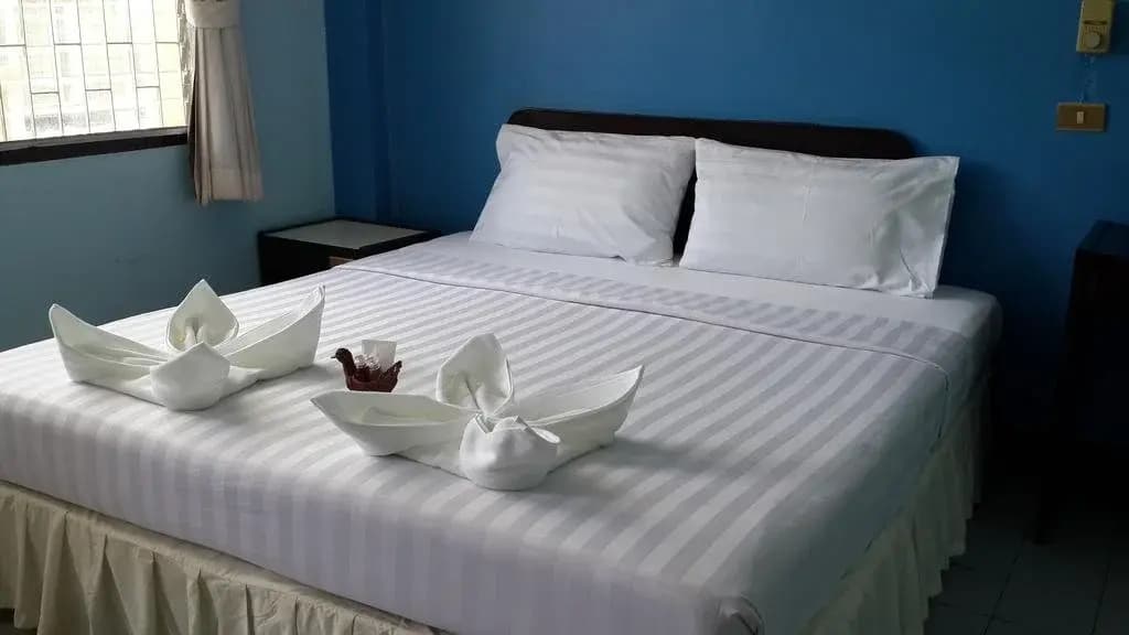 Patong Deli Hotel - photo 4