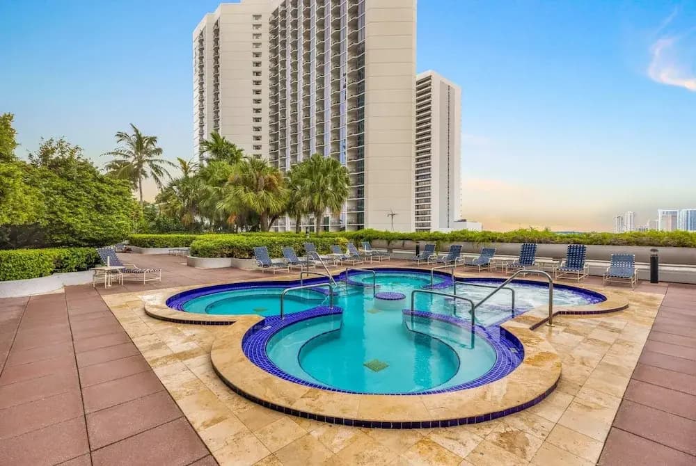 Chic Bayfront Condo With Stunning View - photo 17