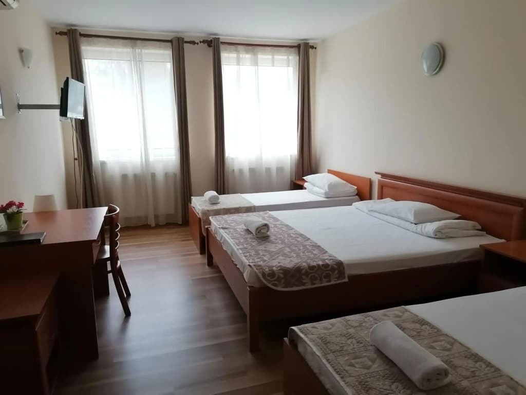Hotel Ferihegy - photo 6