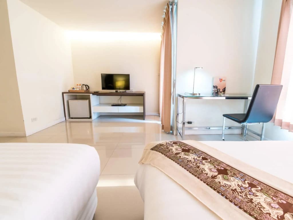 Beyond Suite Hotel - photo 3