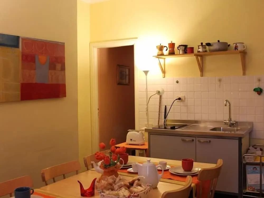 Leone Guesthouse - photo 12