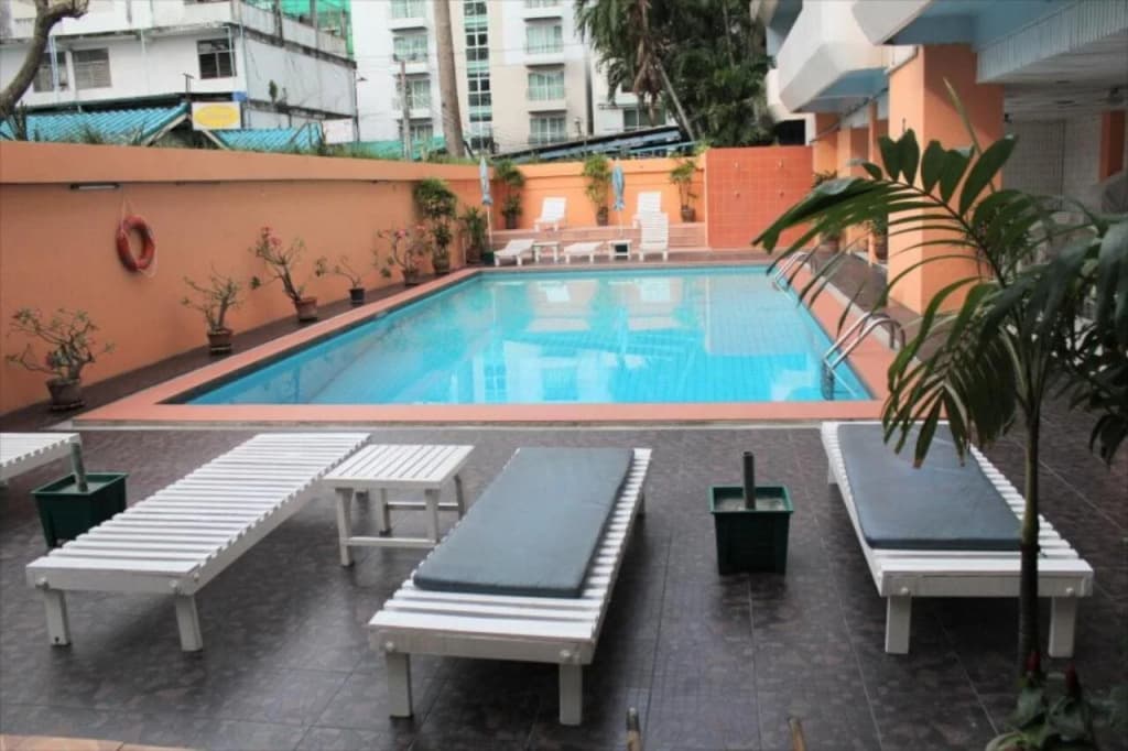 Queen Pattaya Hotel - photo 15