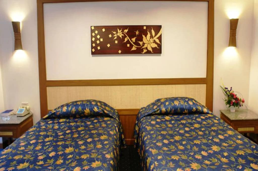 Royal Twins Palace Hotel - photo 3