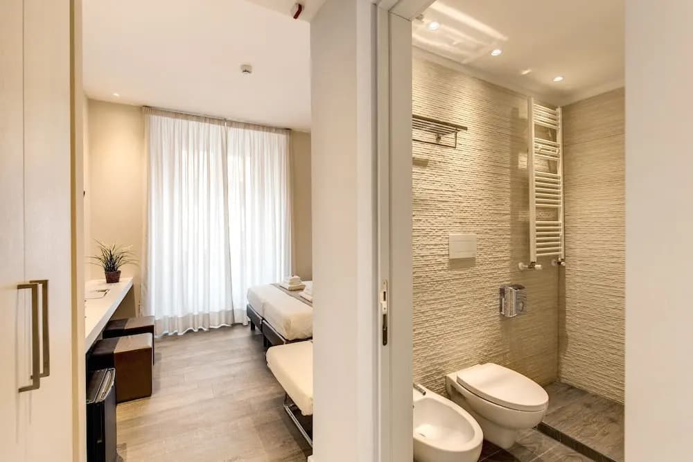 Ecce Roma Guesthouse - photo 9