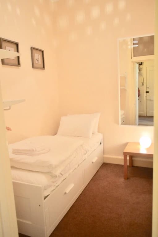 3 Bedroom Bruntsfield Flat - photo 5