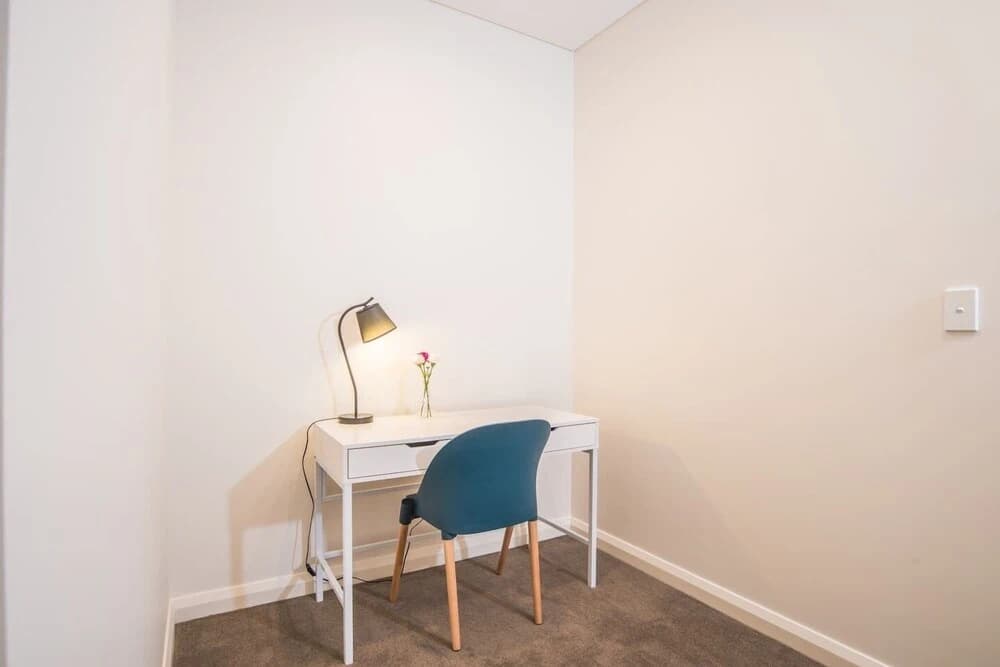 Refreshing 2bed2bath APT in Up&coming Liverpool - photo 5