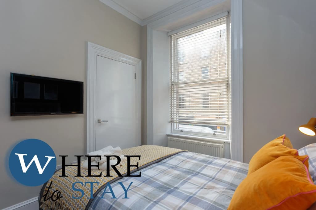 Stylish 2bed Apartment Underneath Edinburgh Castle - photo 7