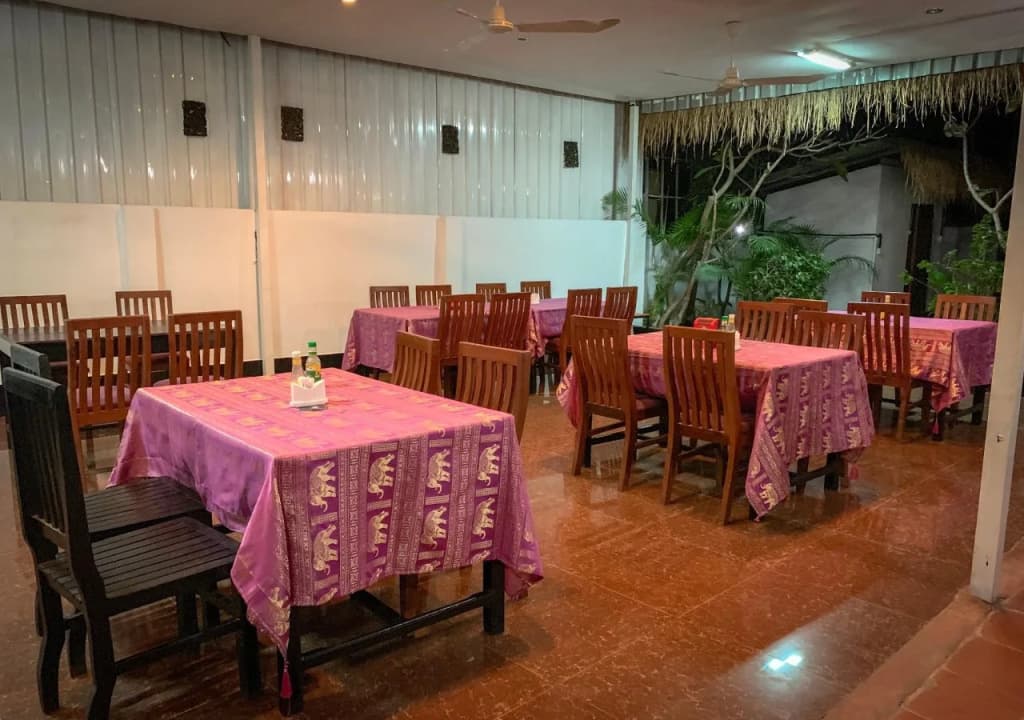 Cheata Inn - photo 17
