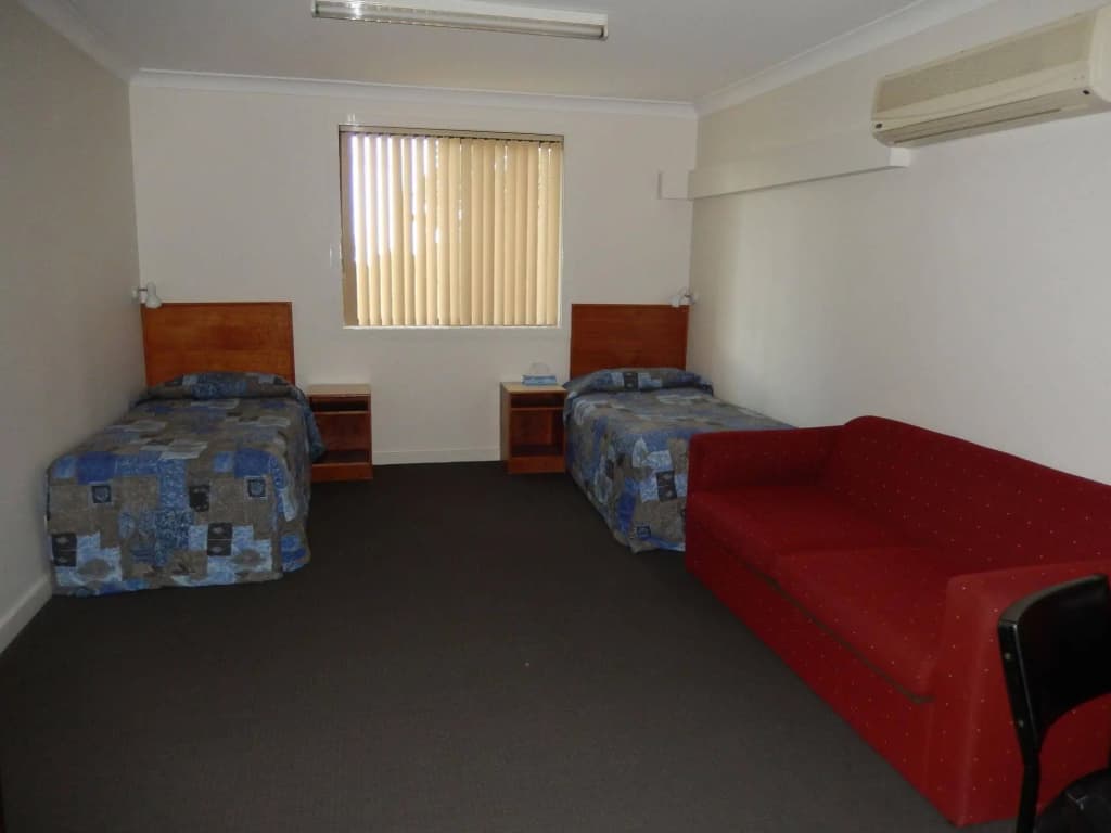 Pioneer Way Motel - photo 3