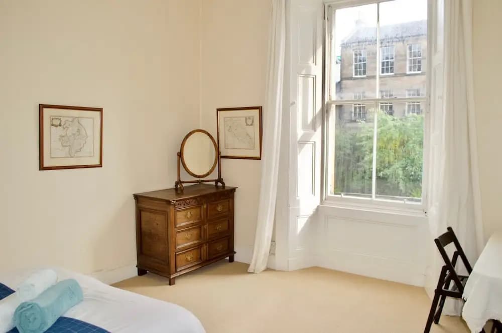 Spacious Flat in Central Stockbridge - photo 14