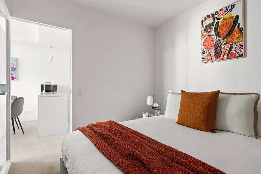 Modern 2BR Apt by the Yarra River - photo 4