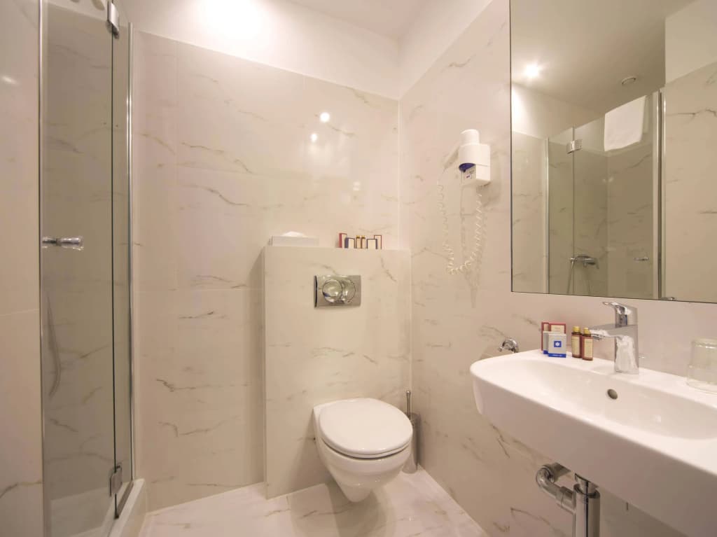 Roombach Hotel Budapest Center - photo 7