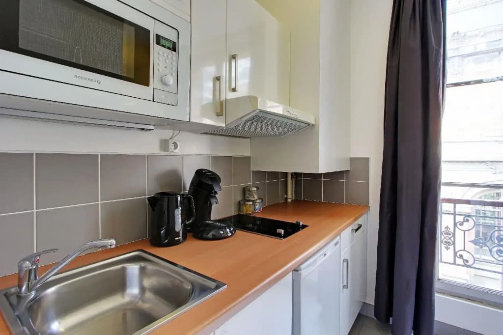Short Stay Group Museum View Serviced Apartments - photo 11