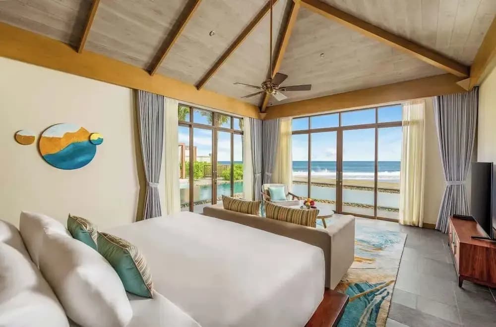 Luxe 5BR Villa: Beachfront Breakfast Pool - photo 3