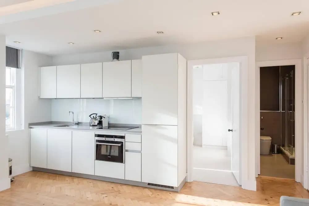 Distinctive Kensington 1-bed flat - photo 18
