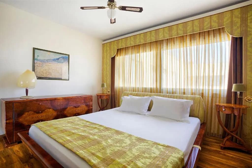 Unique 3 bedrm 3 bathrm apt - Acropolis views! SG69 - photo 4