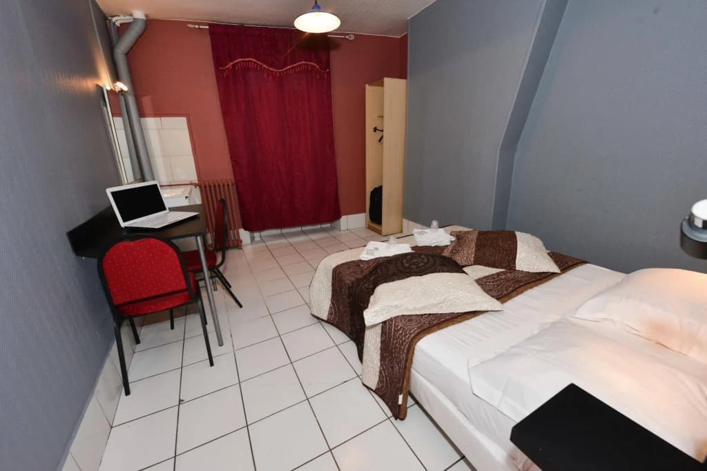 Hotel De La Poste - photo 2