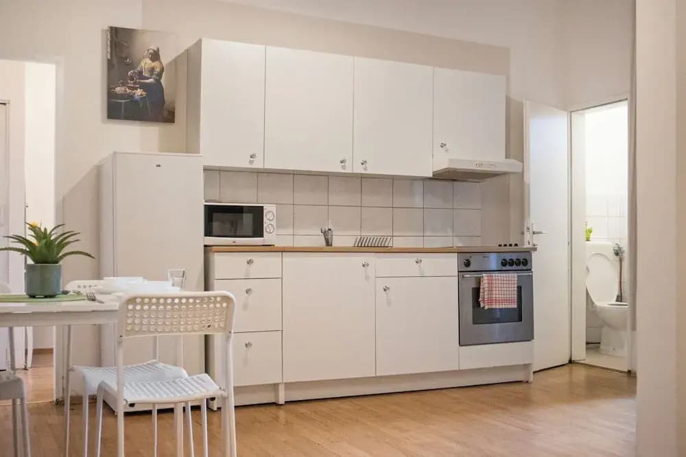 Urban Haven 1BR With 1LR Downtown - photo 4
