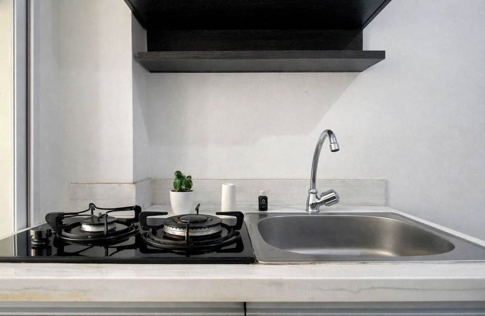 Basic Look Studio Apartment At Vittoria Residence - photo 15