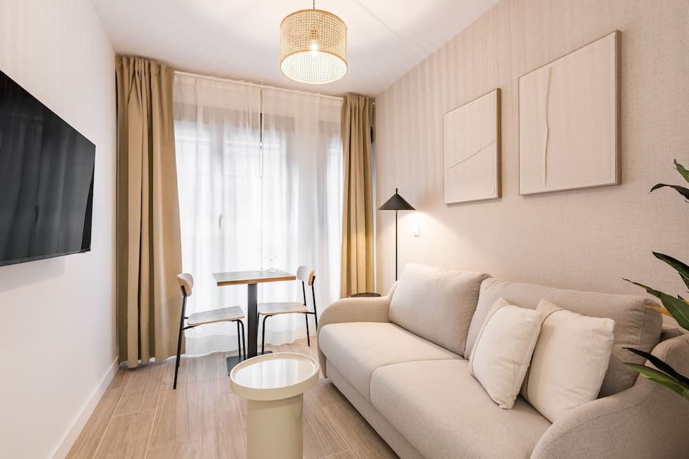 The Madrid Studios by Charming - photo 21