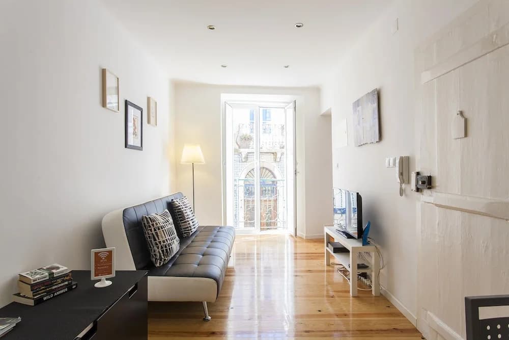 ALTIDO Cosy 1-bed flat w/balcony in Pena, close by subway, viewpoint&park - photo 4