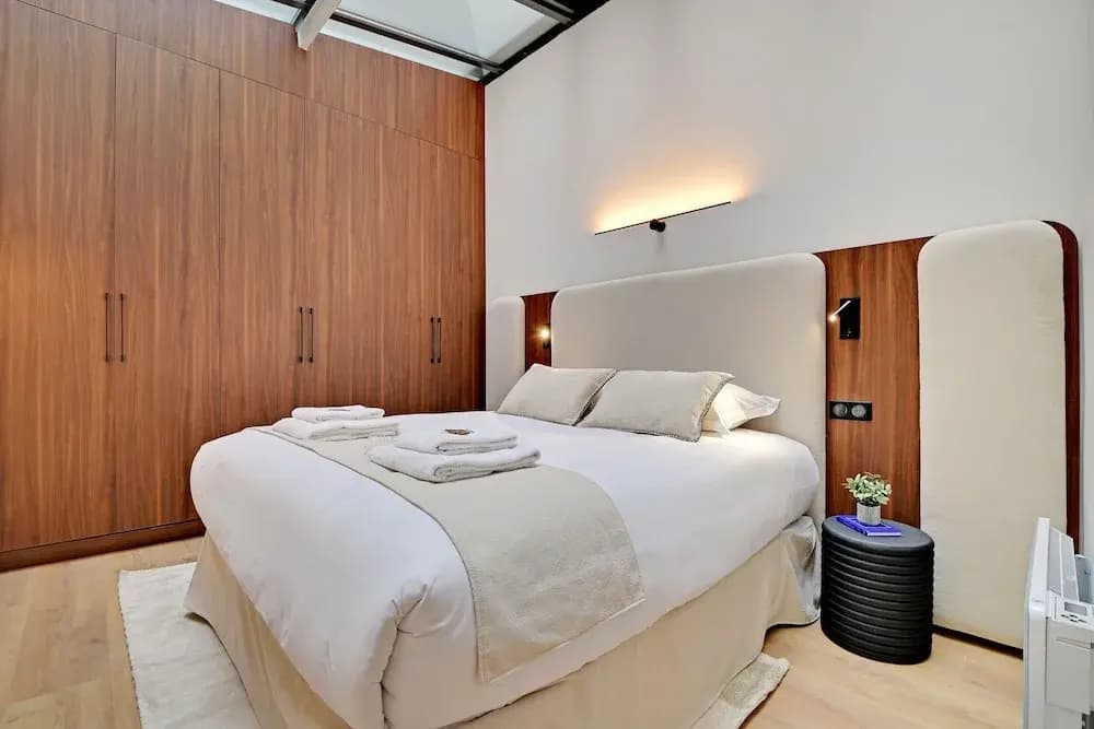 Chic and Spacious Apartment in the Heart of Paris - photo 1