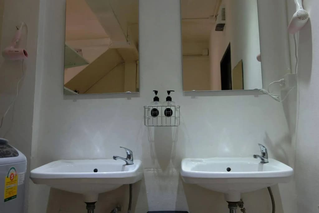 Seek Sleep Hostel - photo 7