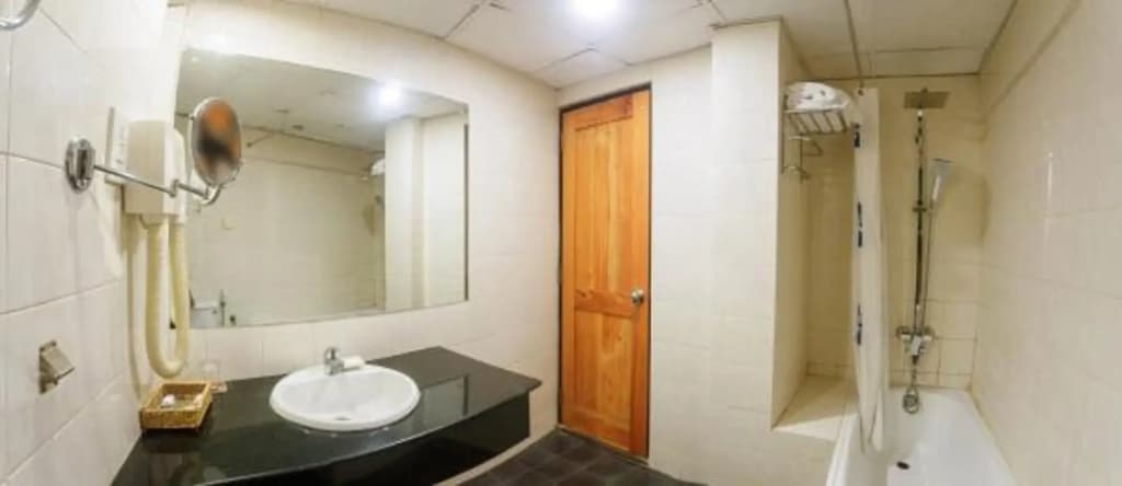 Hotel Janaki - photo 9