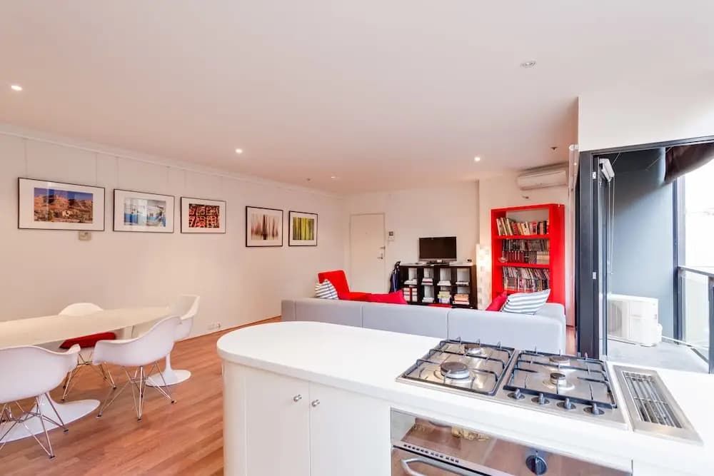 Benjamin - Beyond a Room Private Apartments - photo 9