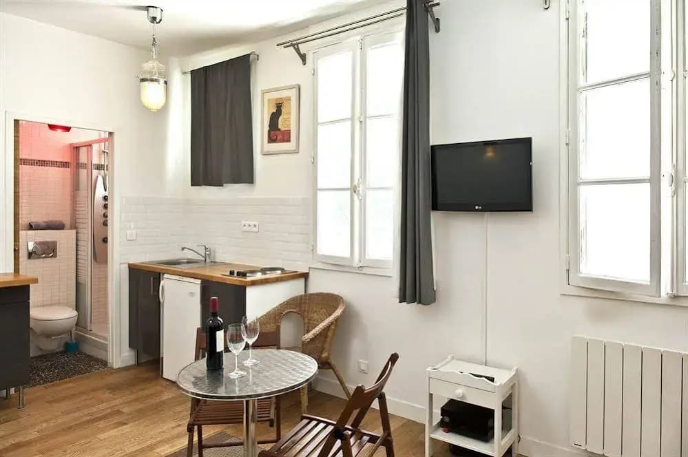 BP Apartments - Authentic Moulin Rouge - photo 4