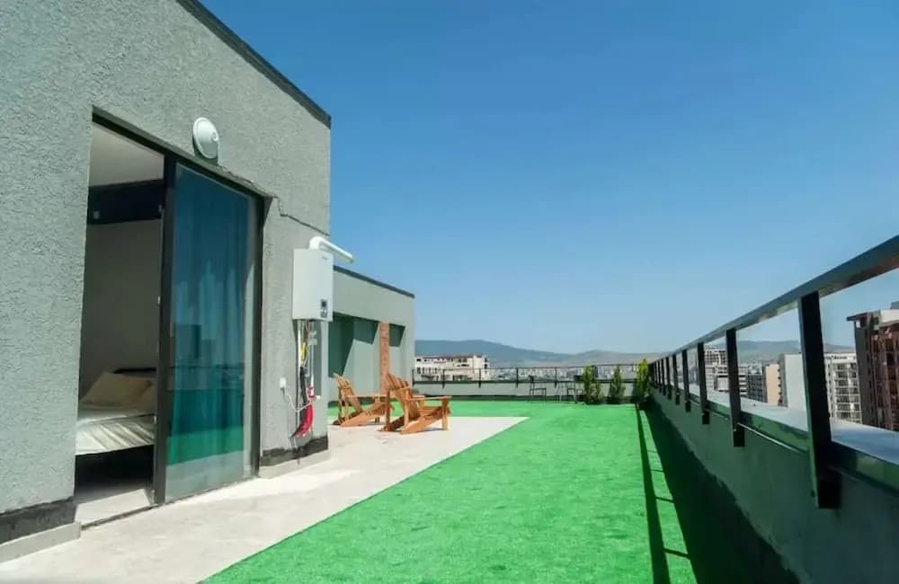 Epic 1Bed unit Huge Balcony area - photo 3