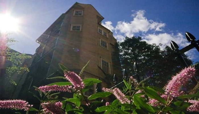 Edinburgh Castle Apartments And Suites - photo 1