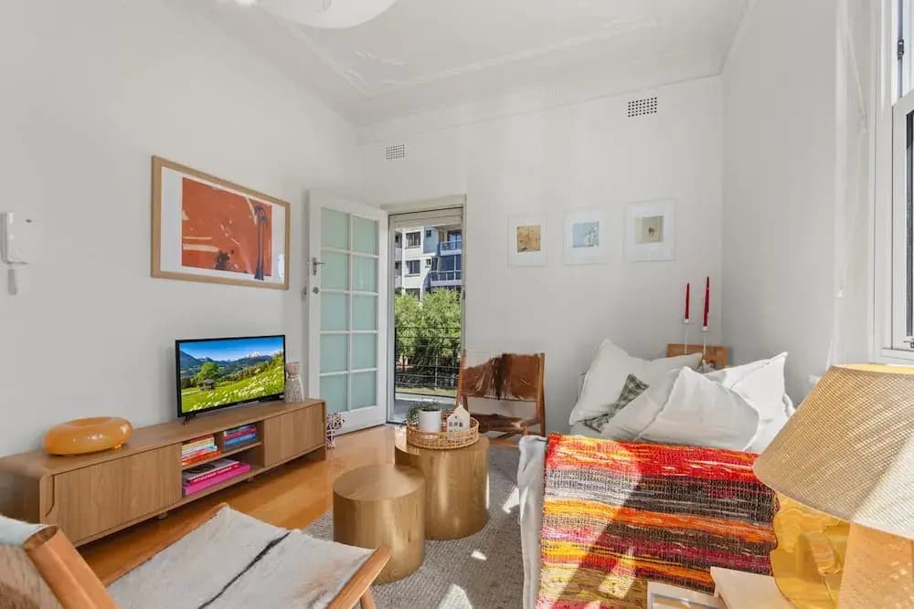 Charming 1-bed Apartment in Neutral Bay - photo 6