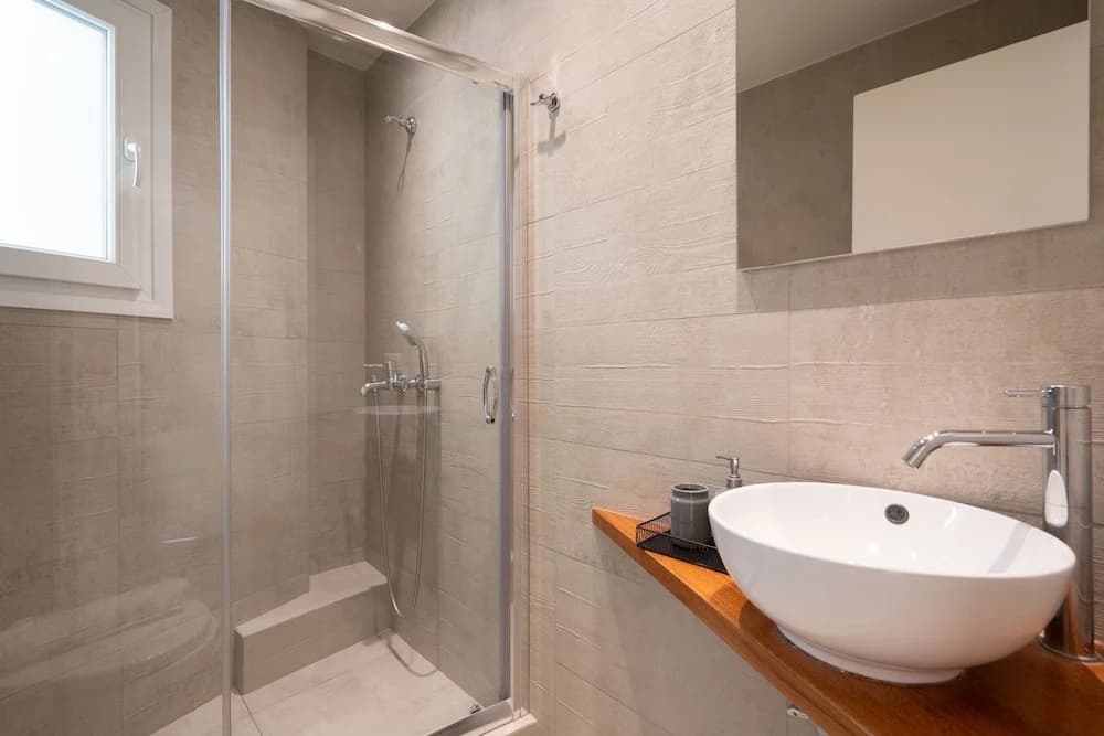 Classy Apartment in Koukaki, Walk to Metro & Acropolis - photo 8