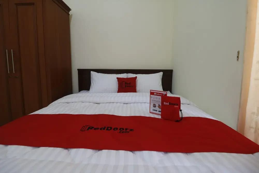 RedDoorz Plus @ Cempaka Putih Timur - photo 5