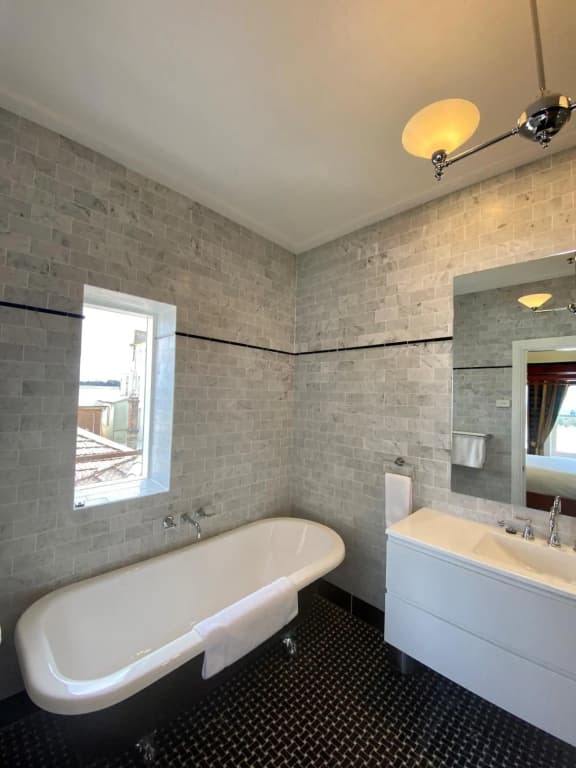 The Carrington Hotel - photo 35