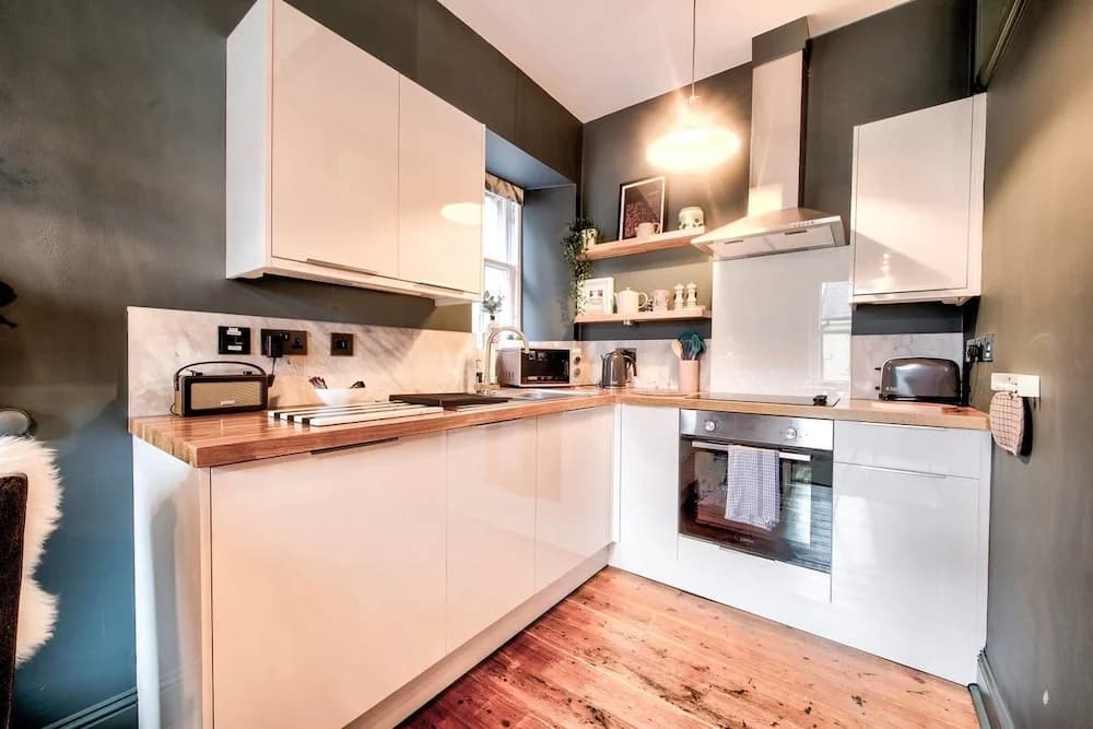 Stylishly Presented City Centre Apartment - photo 9