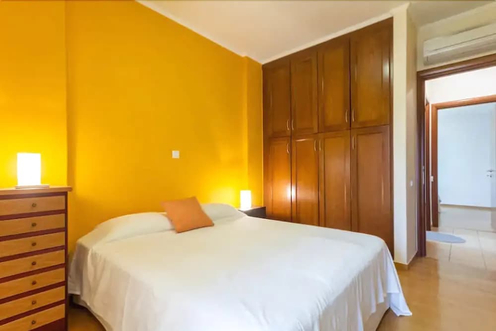 Elegant 5th Floor 2bdr - photo 1