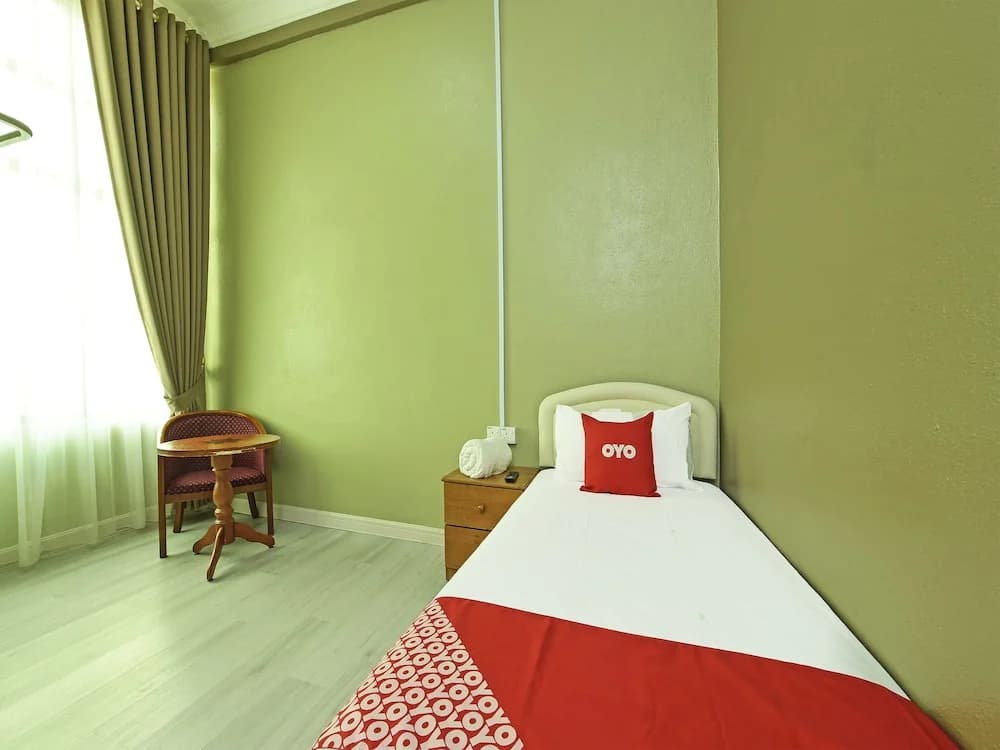 Oyo 90639 Hotel Azimah - photo 2