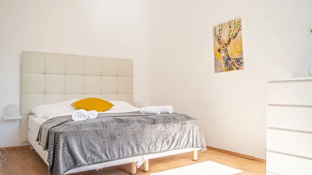 Shared Modern Apartment Schönbrunn - Budget Chic Room - photo 6