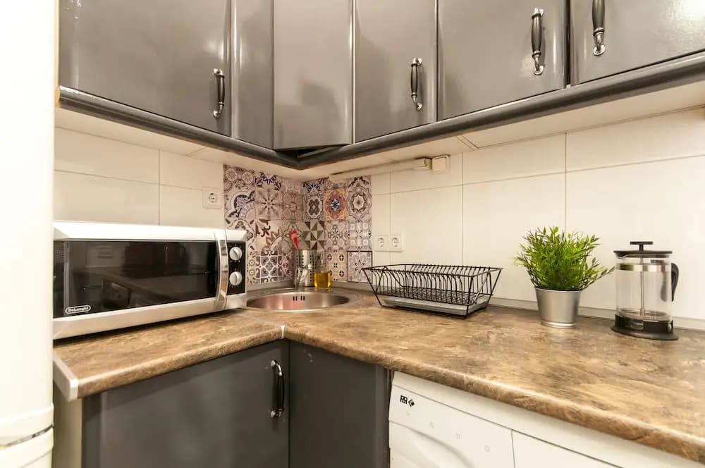 Lovely and Central 4 BR Apartment - photo 15
