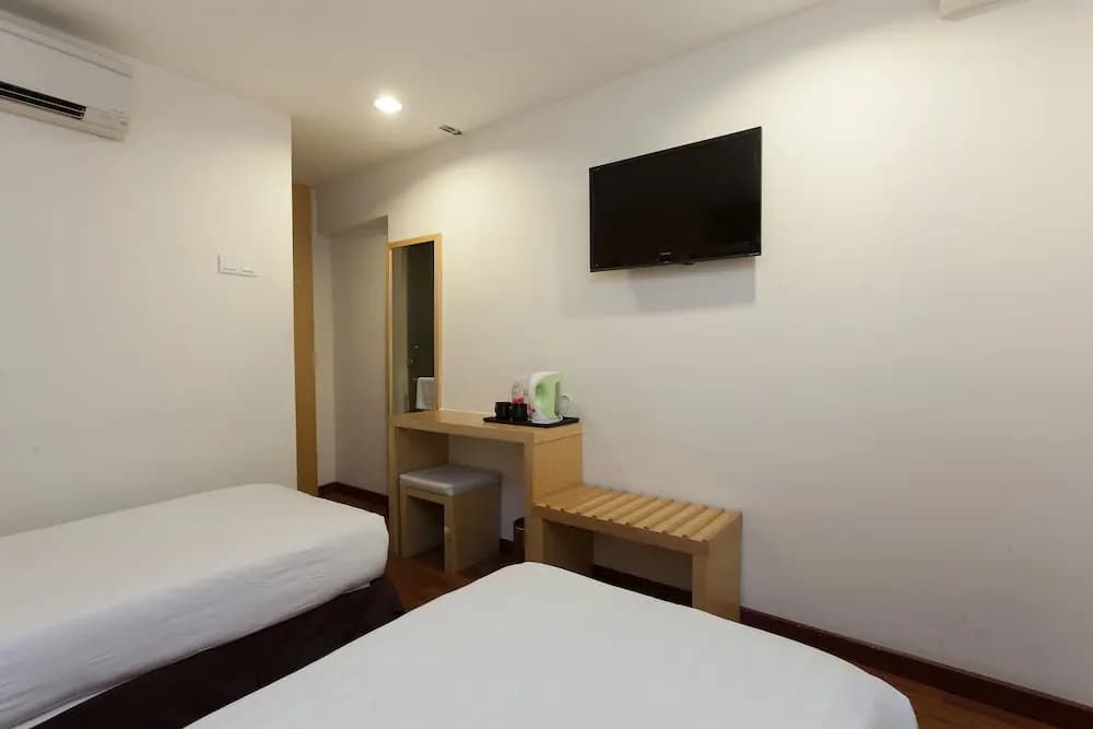 ZEN Rooms Opposite YMCA - photo 8