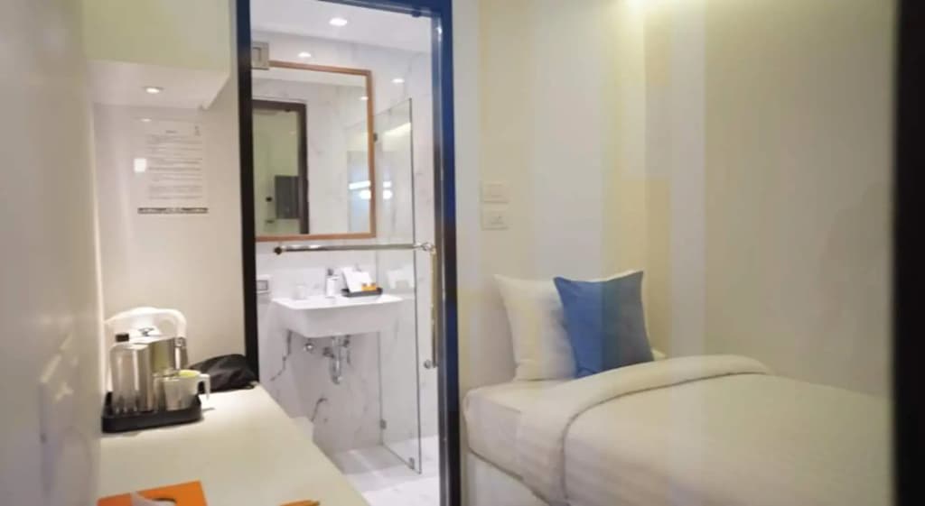 S Box Sukhumvit Hotel - photo 32