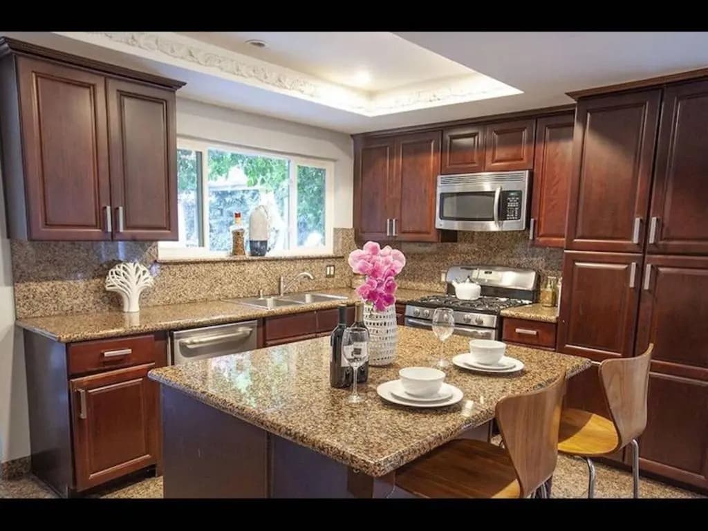 Charming Duplex Home - photo 18